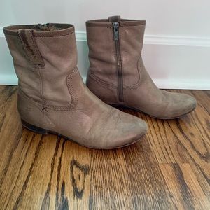 Frye Lillian Short Zip Size 7